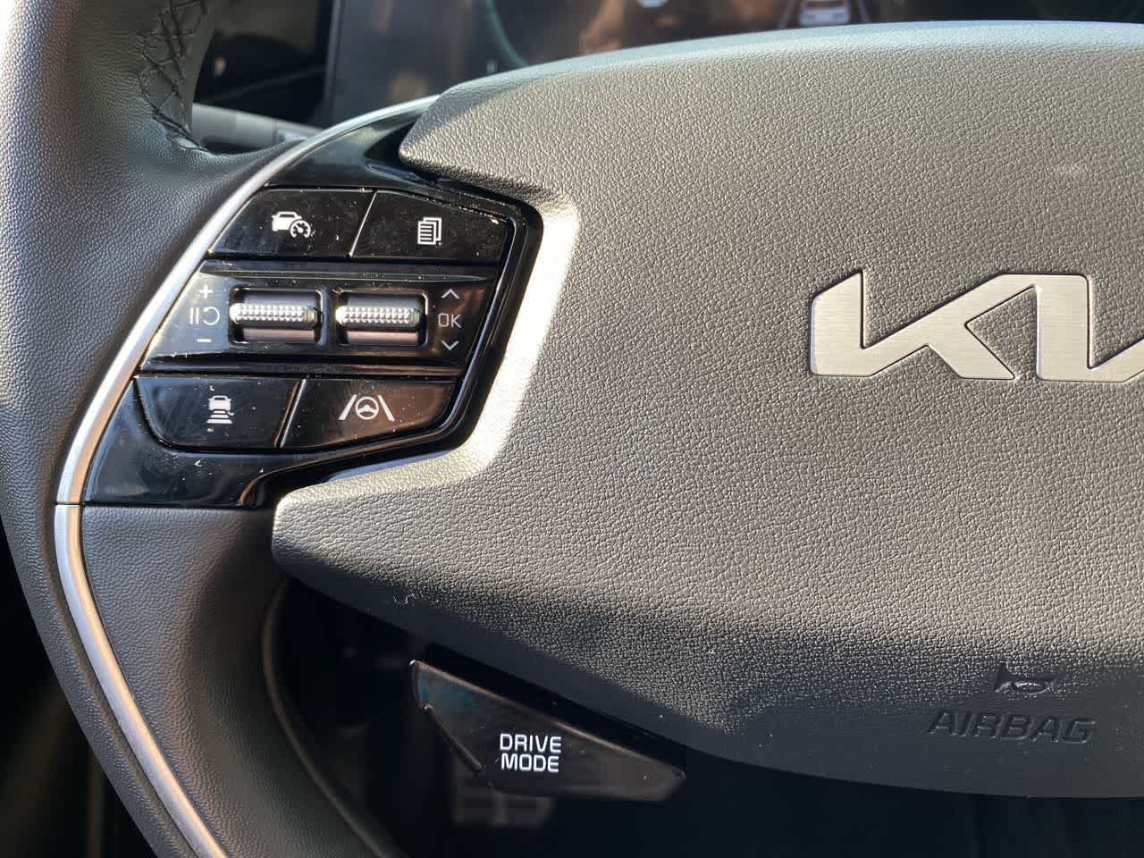 Thumbnail: 2023 Kia Niro - 21