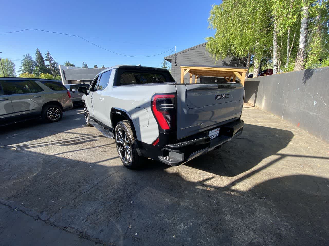 Thumbnail: 2024 GMC Sierra EV - 4