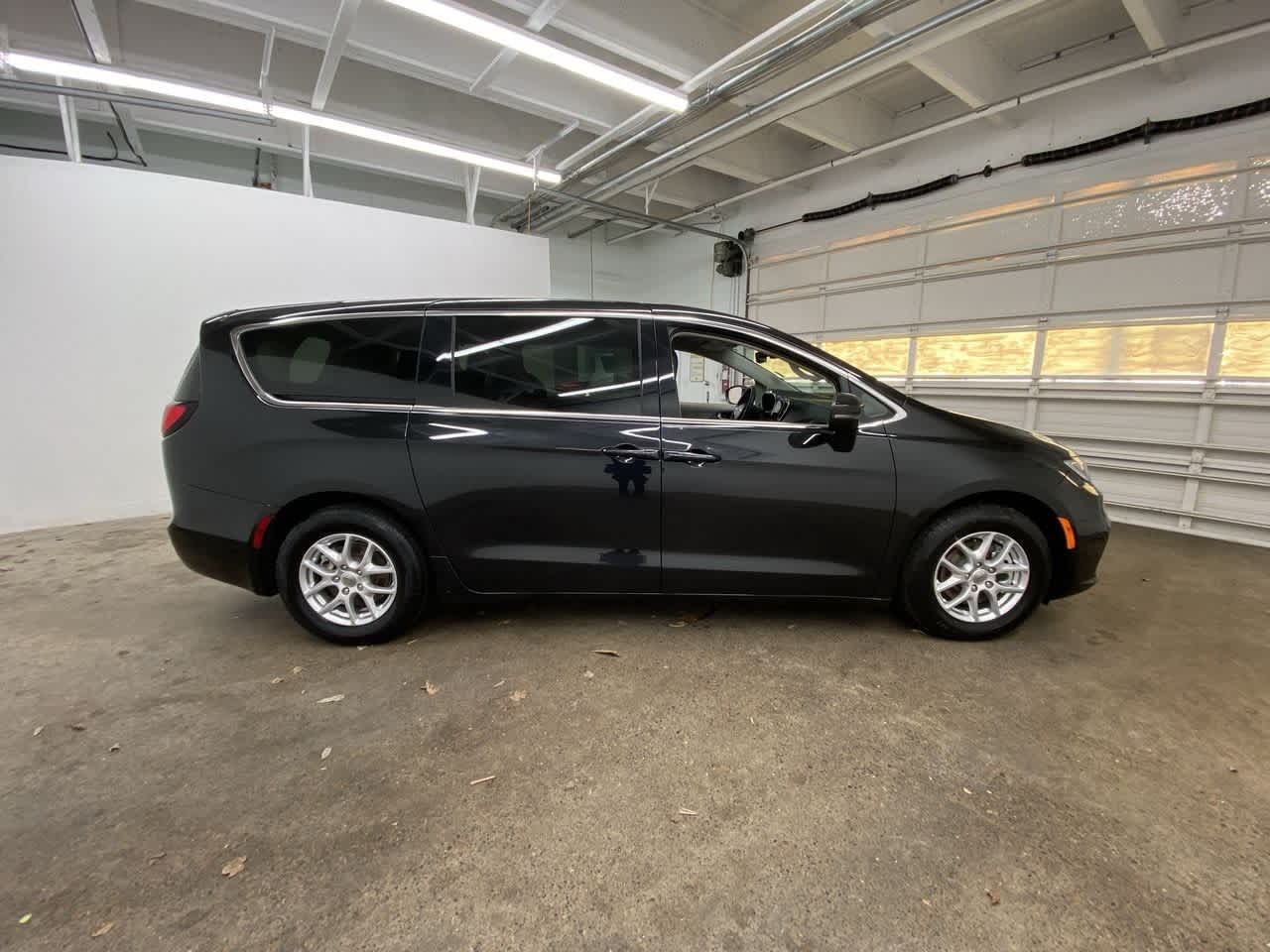 Thumbnail: 2023 Chrysler Pacifica - 7