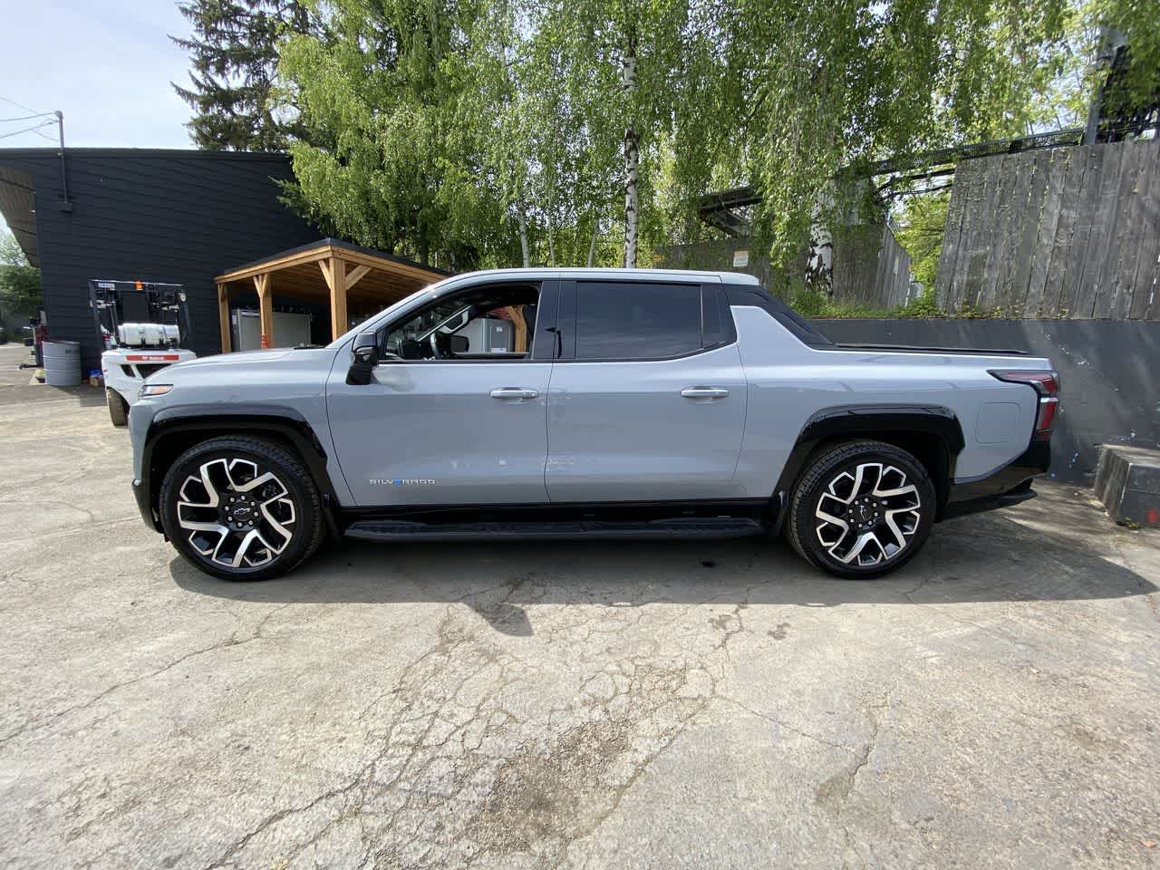 Thumbnail: 2025 Chevrolet Silverado EV - 3