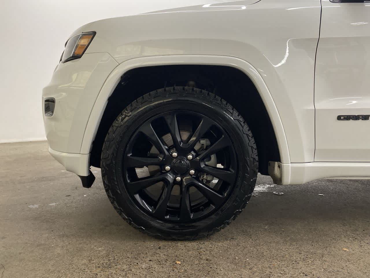 Thumbnail: 2020 Jeep Grand Cherokee - 11