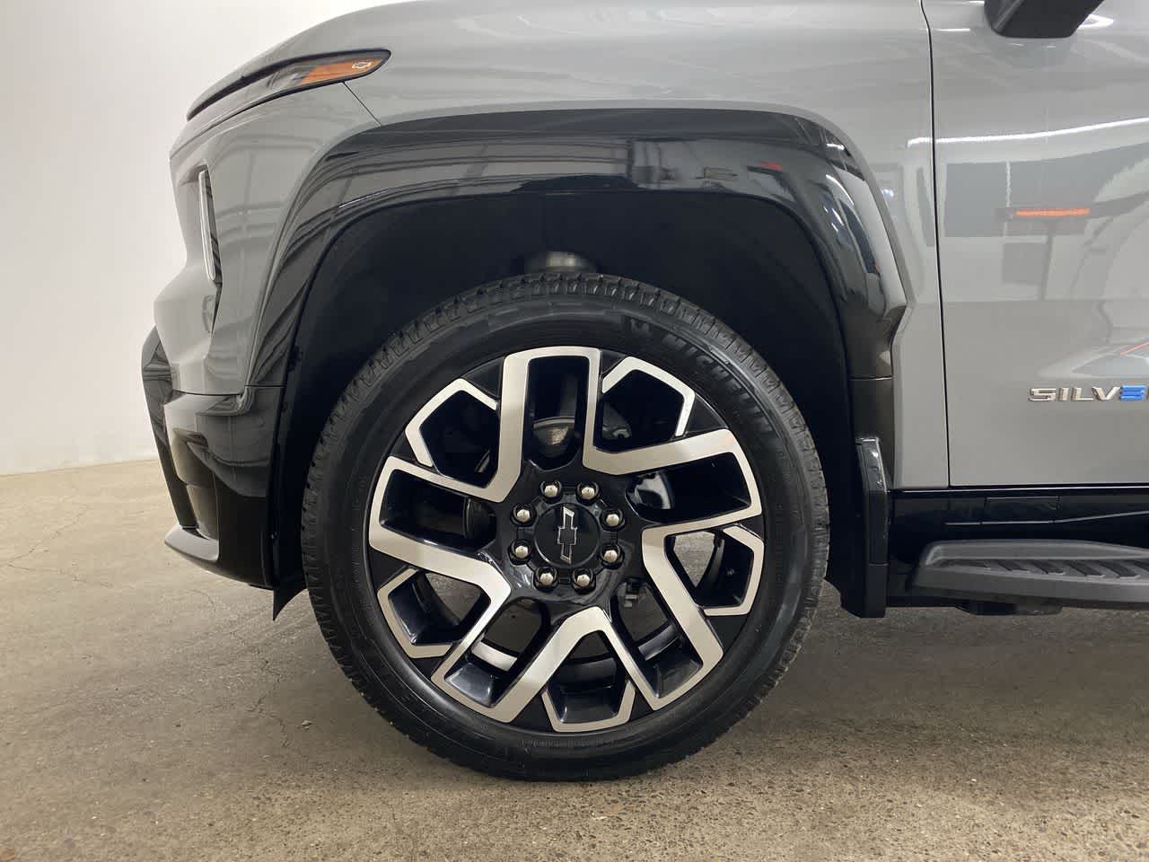 Thumbnail: 2025 Chevrolet Silverado EV - 11
