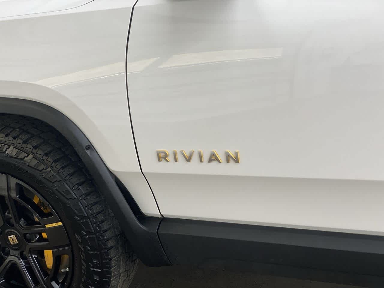 Thumbnail: 2023 Rivian R1S - 10
