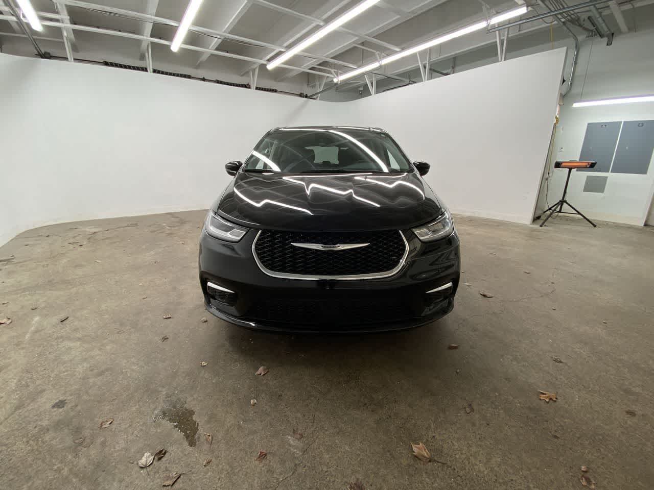 Thumbnail: 2024 Chrysler Pacifica - 9