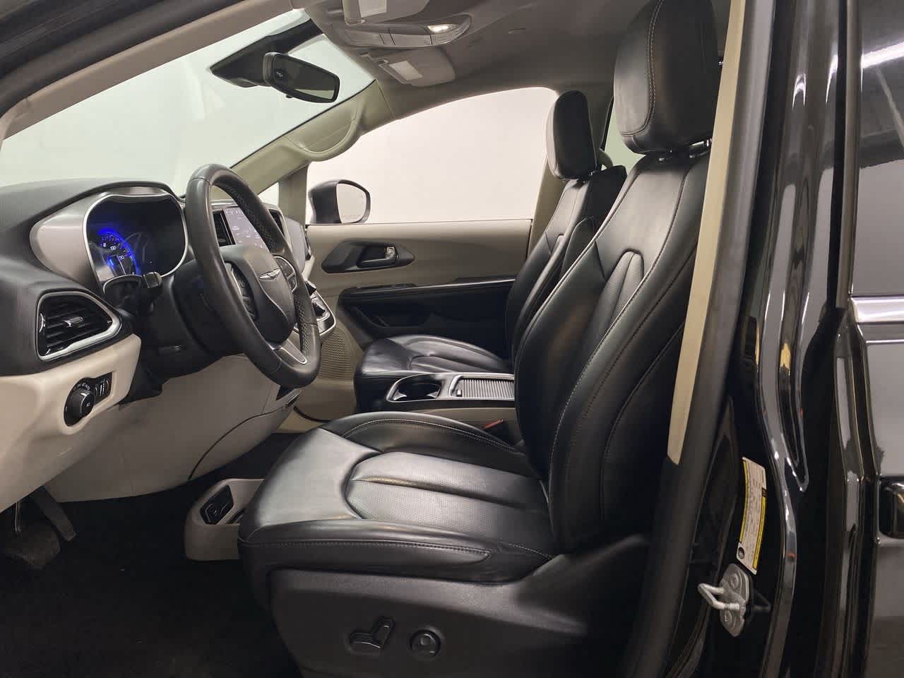 Thumbnail: 2023 Chrysler Pacifica - 13