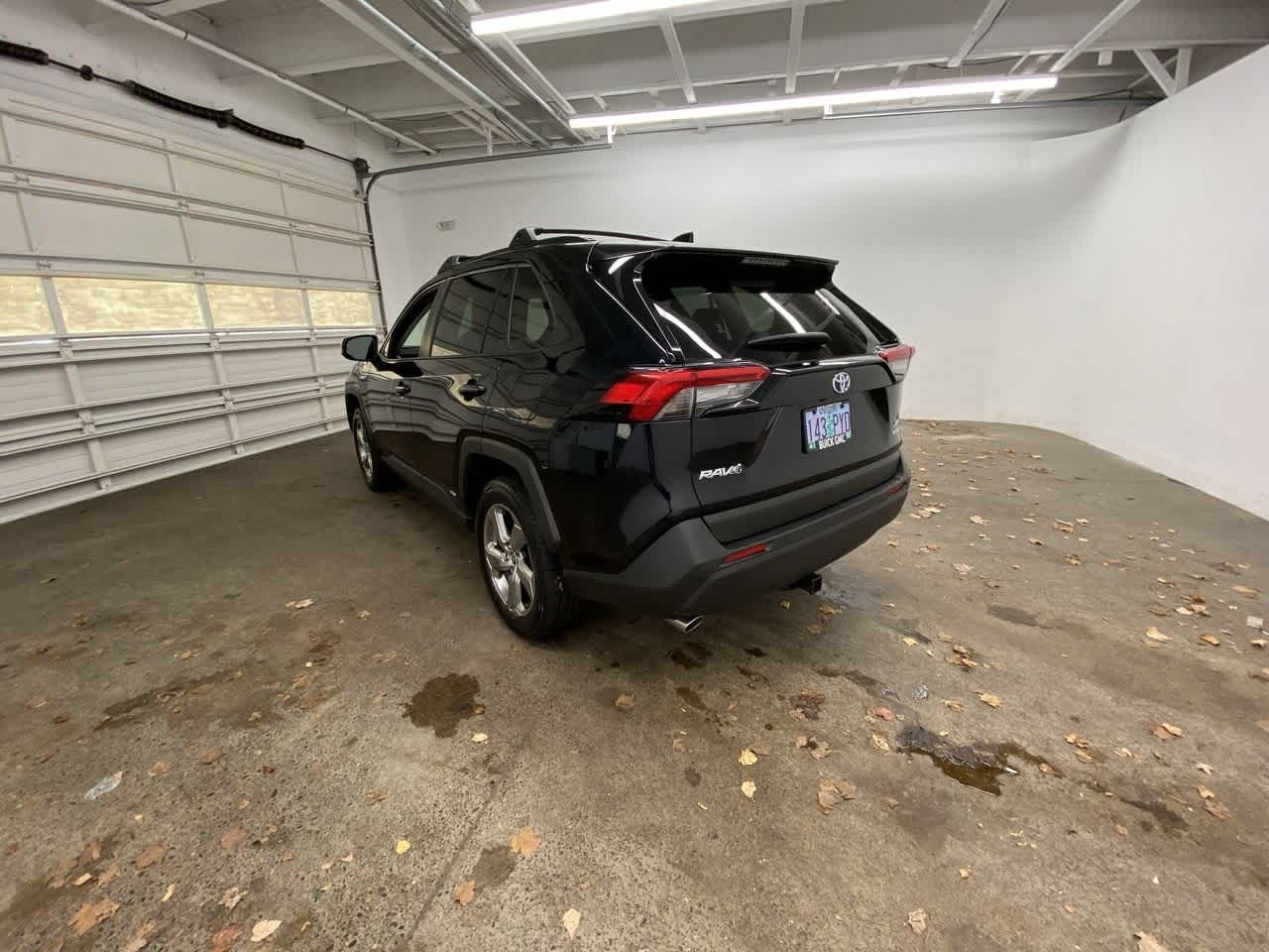 Thumbnail: 2021 Toyota RAV4 - 4