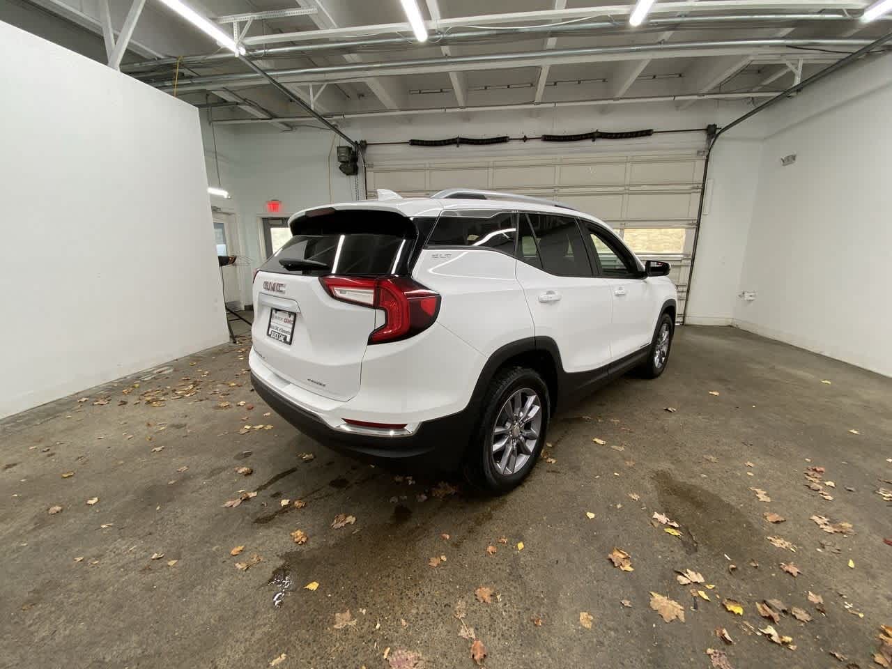 Thumbnail: 2023 GMC Terrain - 6