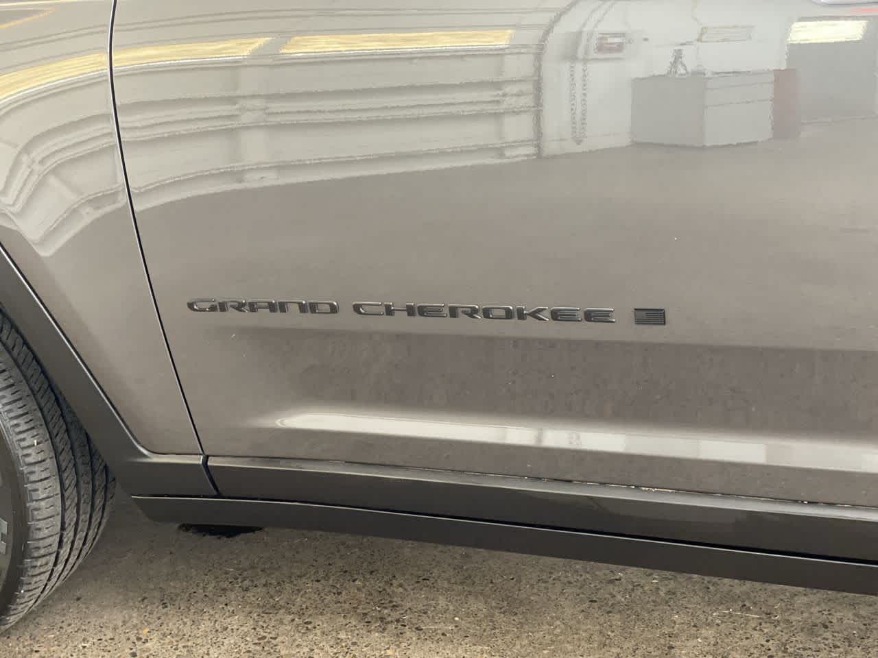 Thumbnail: 2023 Jeep Grand Cherokee - 10