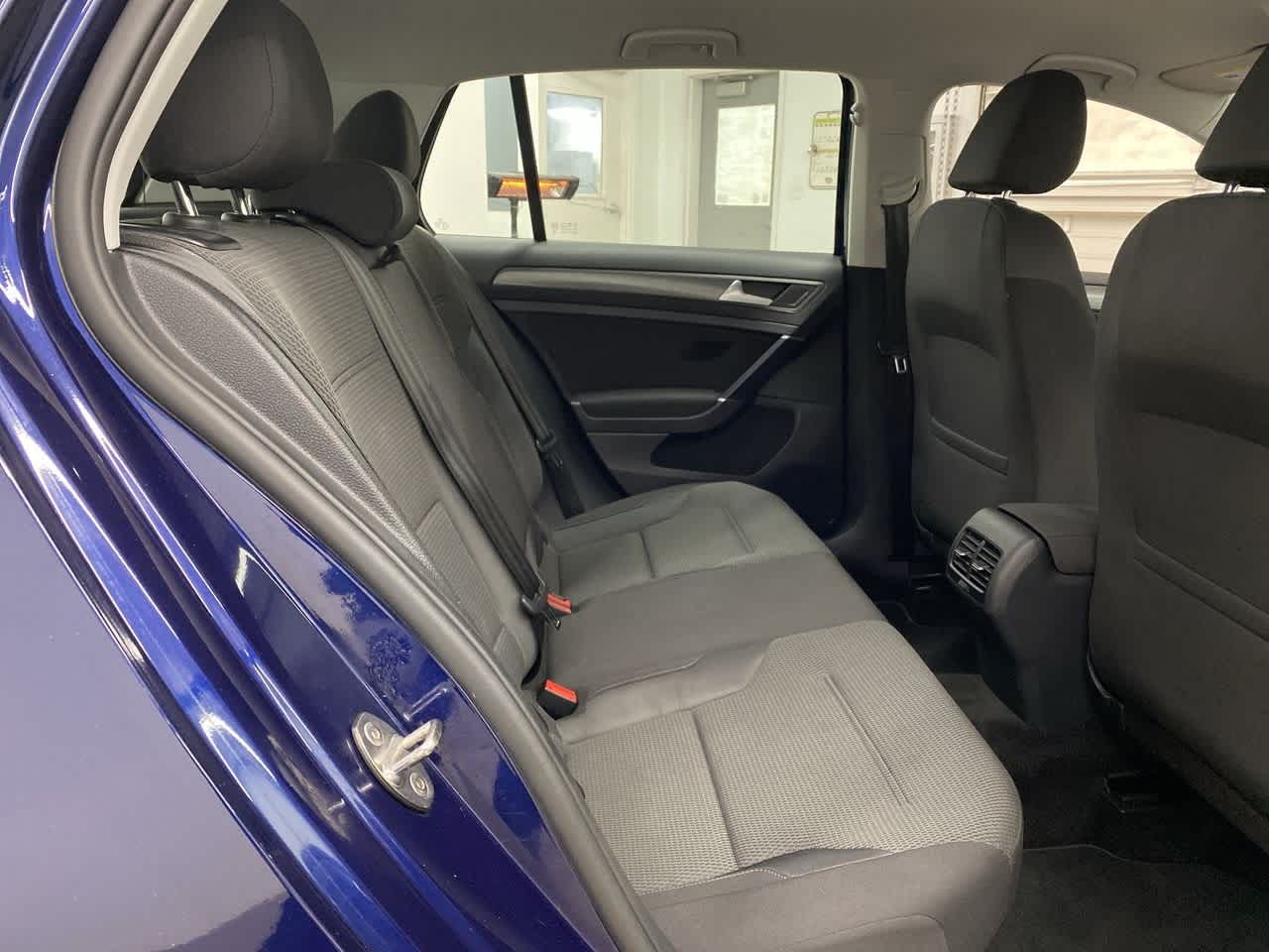 Thumbnail: 2019 Volkswagen e-Golf - 18