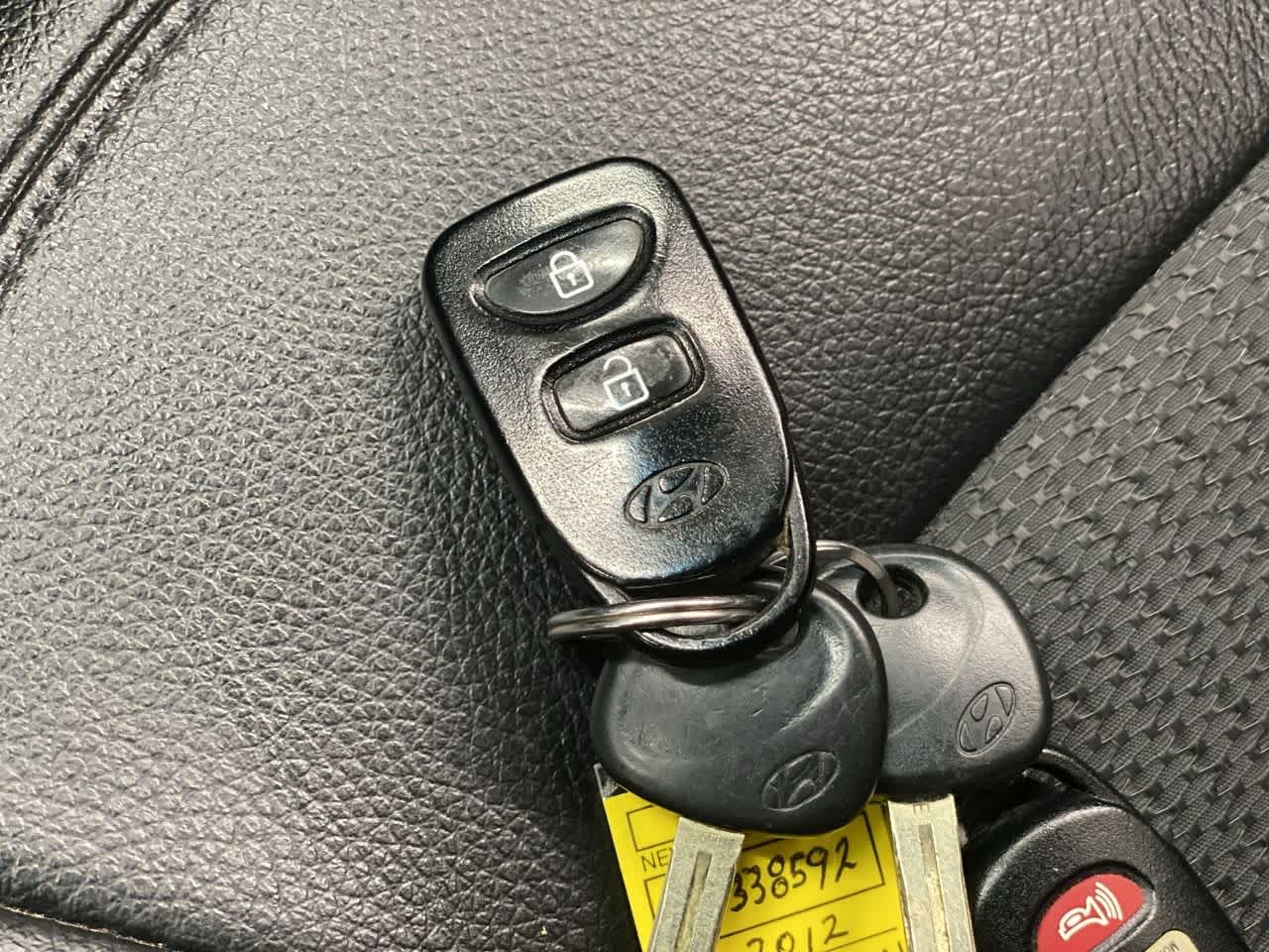 Thumbnail: 2012 Hyundai Tucson - 30