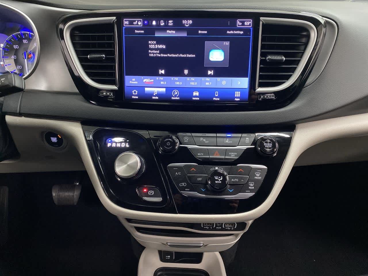 Thumbnail: 2024 Chrysler Pacifica - 24