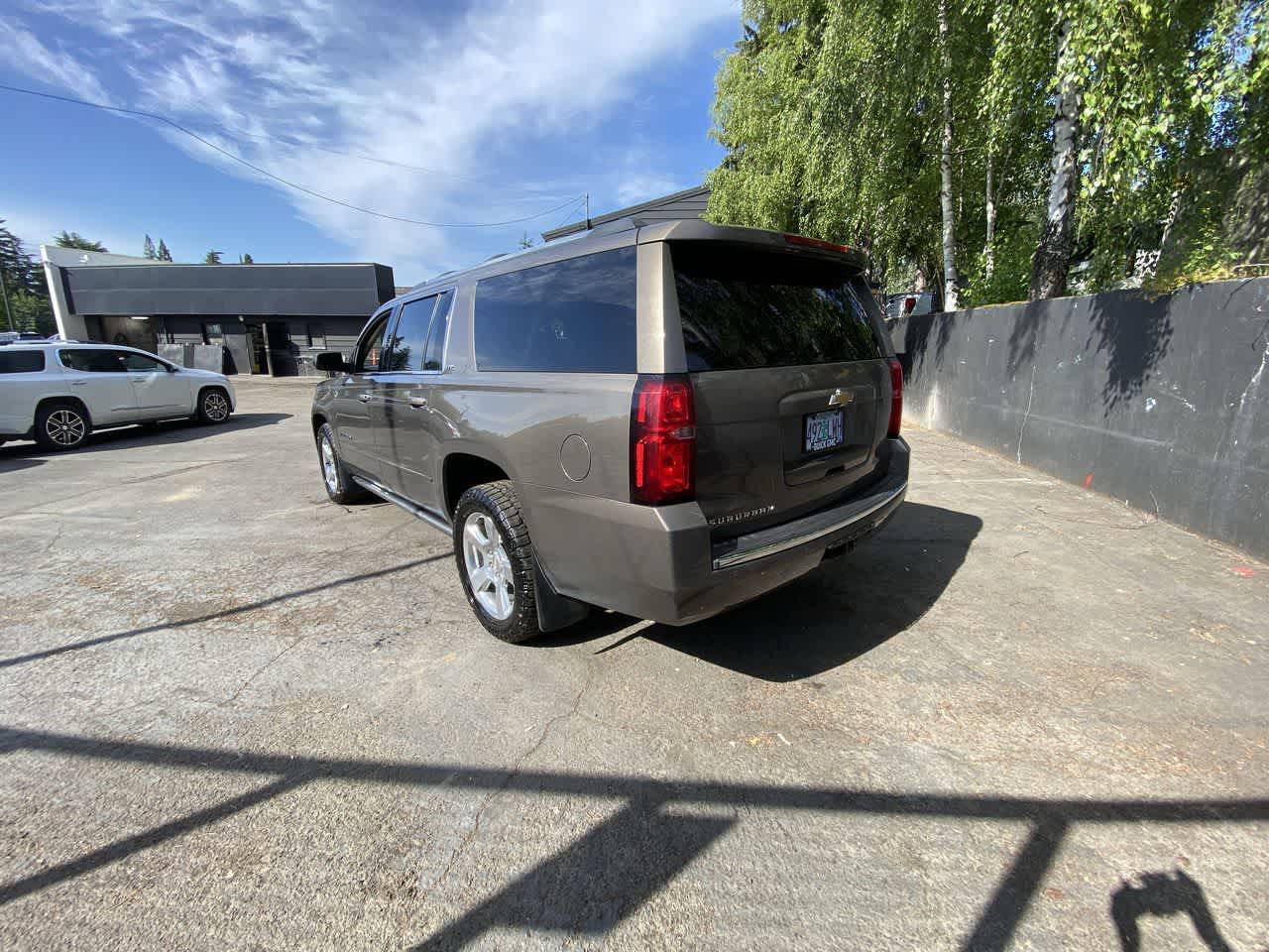 Thumbnail: 2016 Chevrolet Suburban - 4