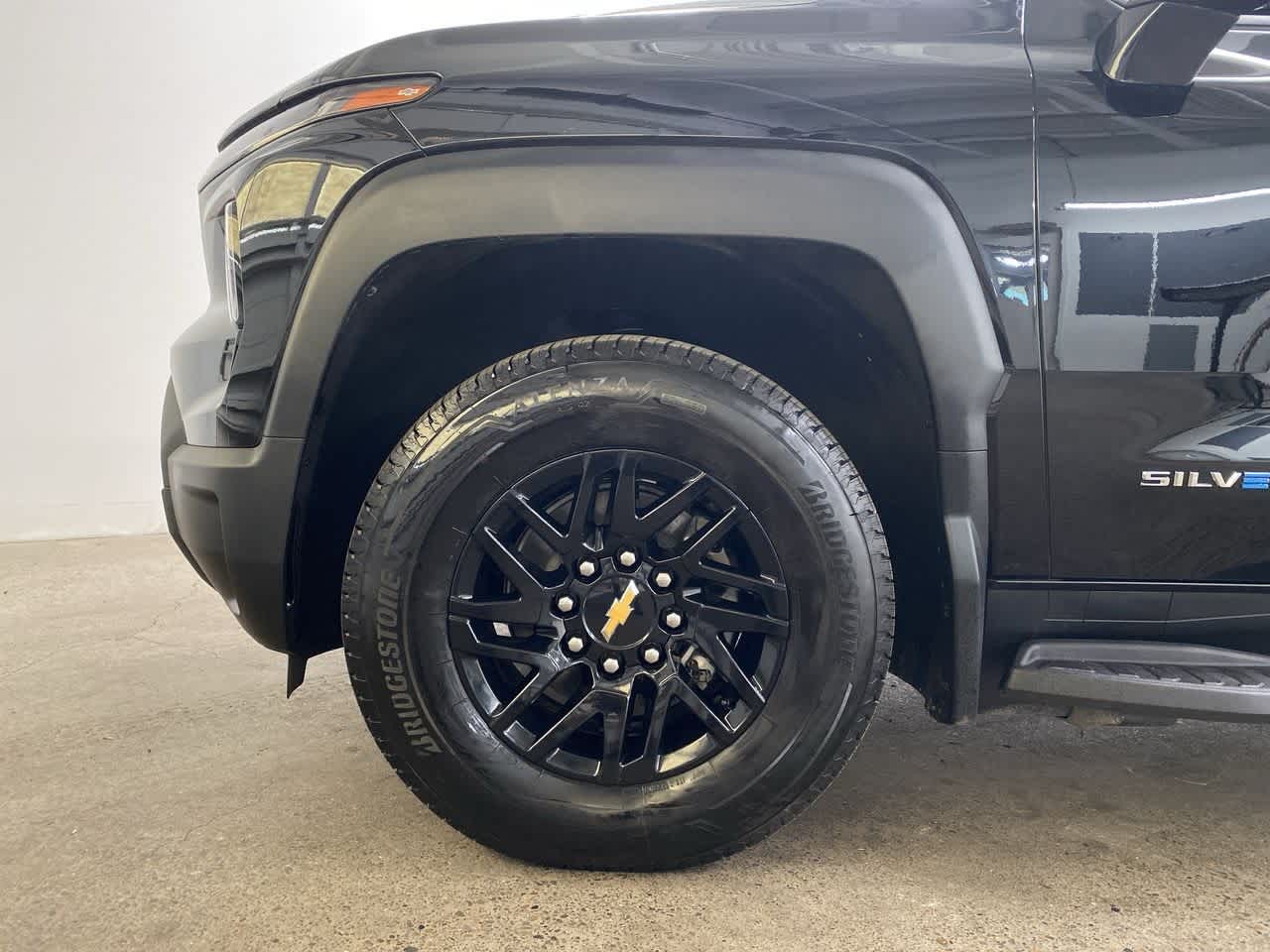 Thumbnail: 2024 Chevrolet Silverado EV - 11