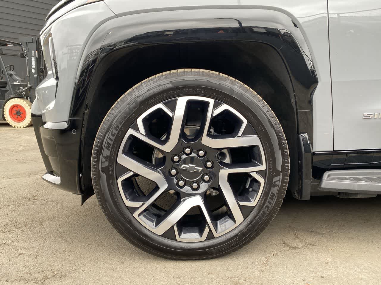 Thumbnail: 2025 Chevrolet Silverado EV - 11