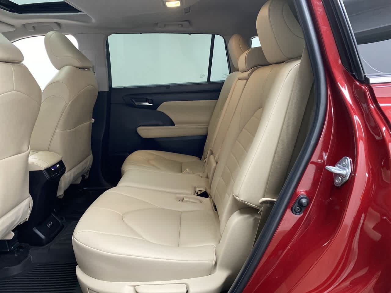 Thumbnail: 2023 Toyota Highlander - 17