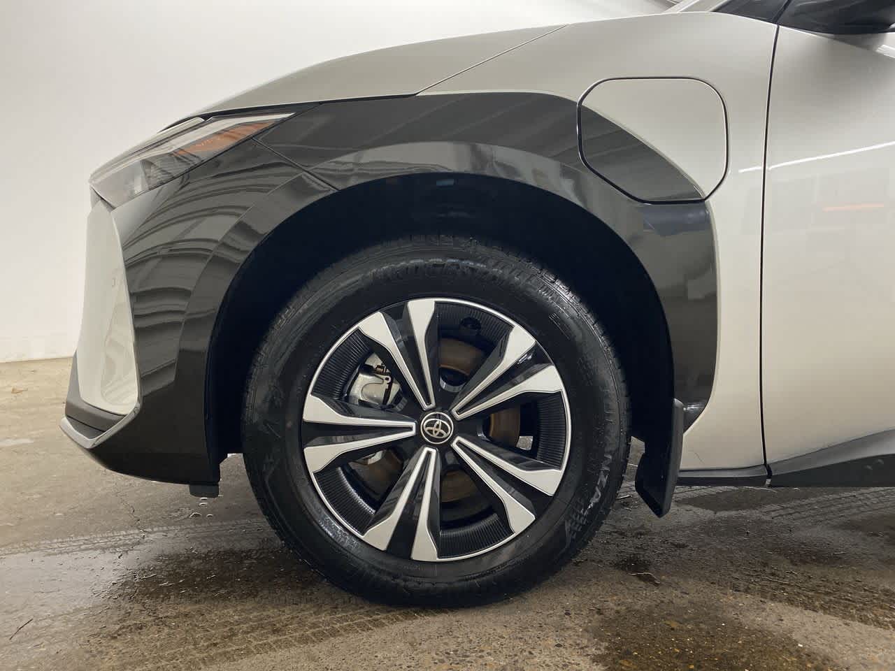 Thumbnail: 2024 Toyota bZ4X - 11