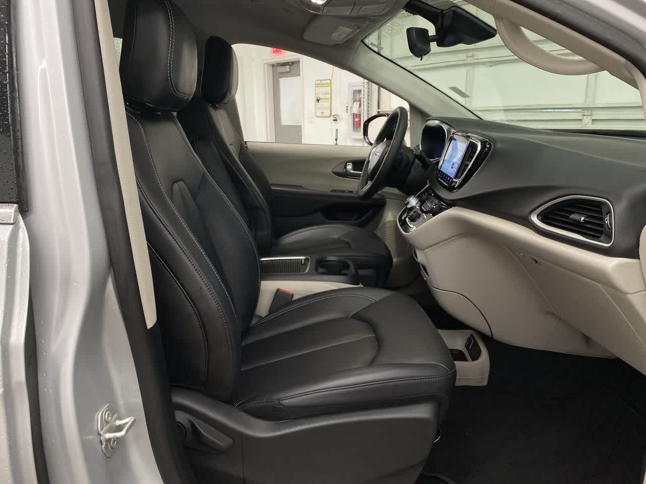 Thumbnail: 2024 Chrysler Pacifica - 17