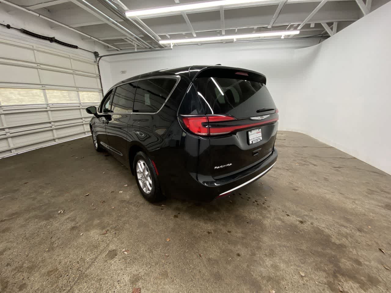 Thumbnail: 2024 Chrysler Pacifica - 4