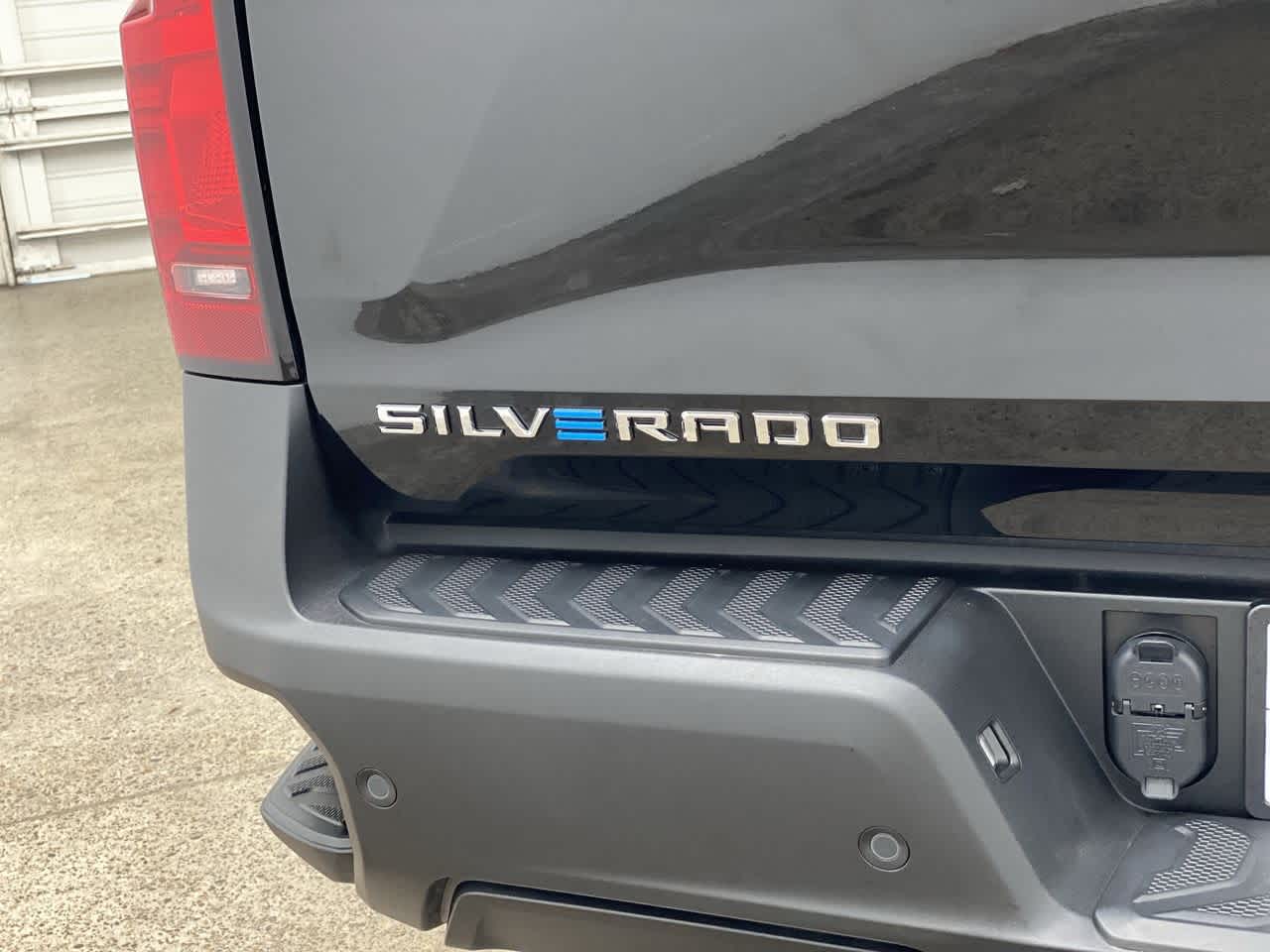 Thumbnail: 2024 Chevrolet Silverado EV - 10