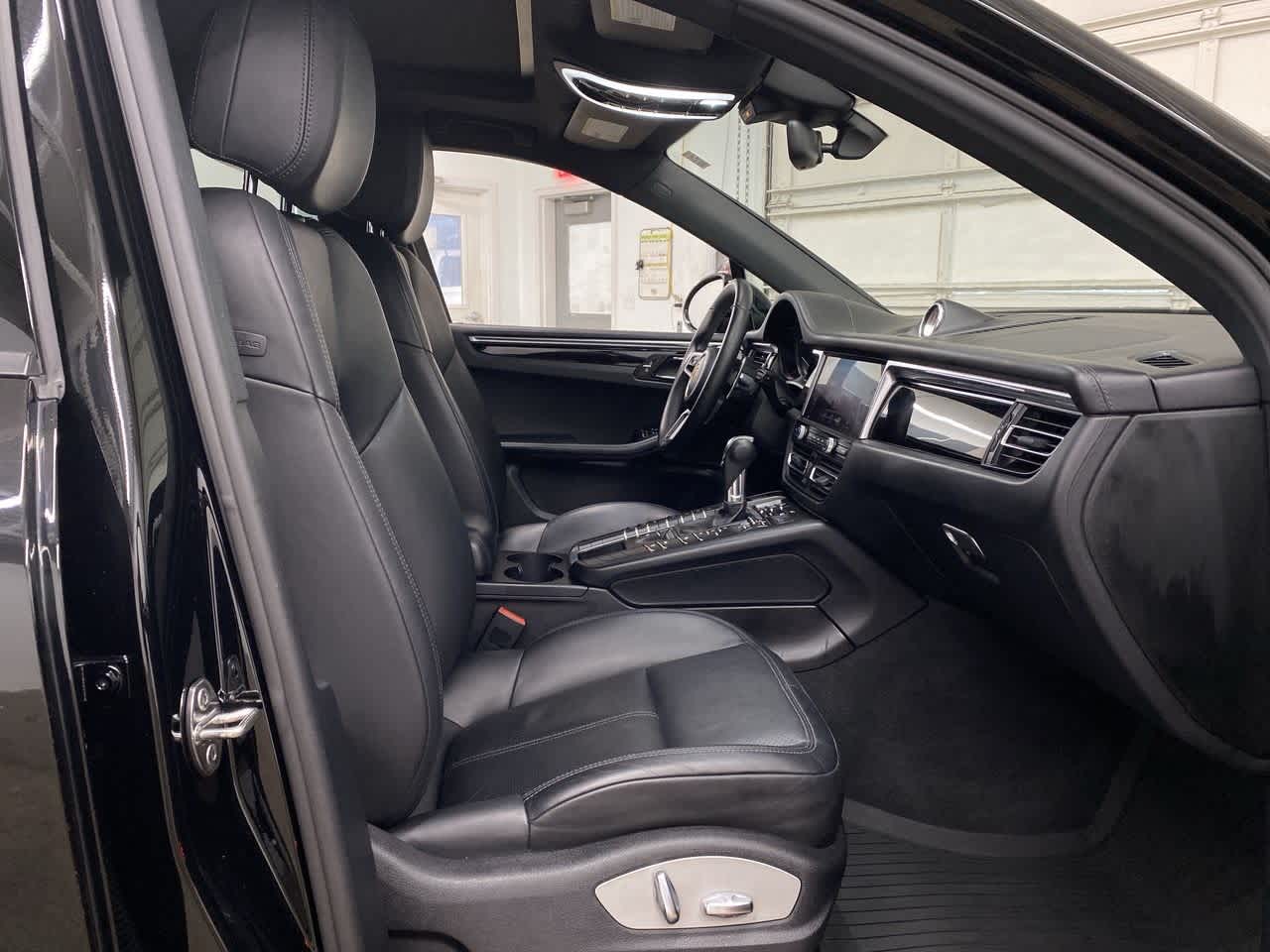 Thumbnail: 2021 Porsche Macan - 18