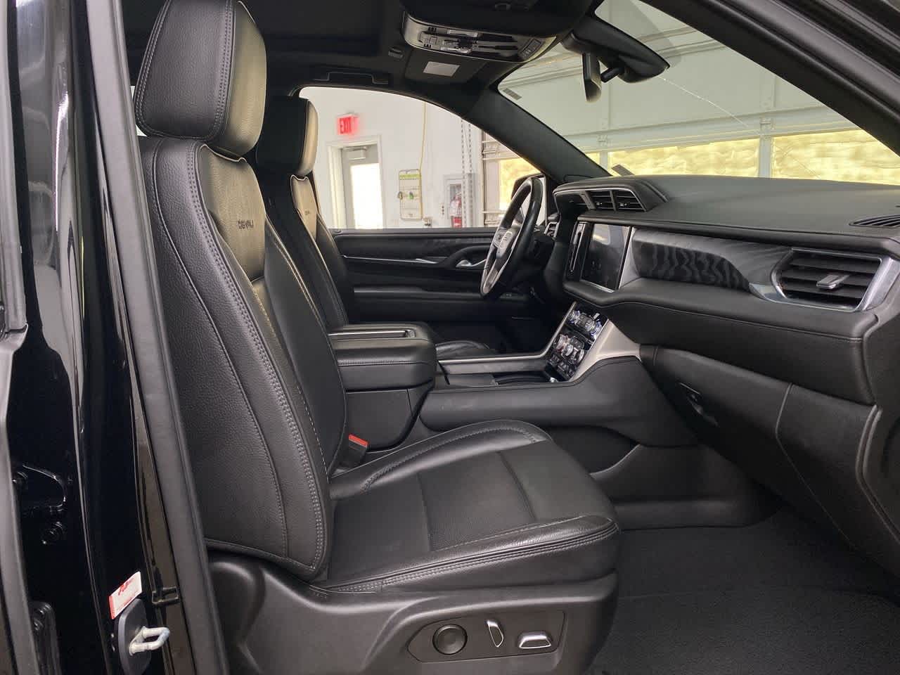 Thumbnail: 2022 GMC Yukon XL - 18