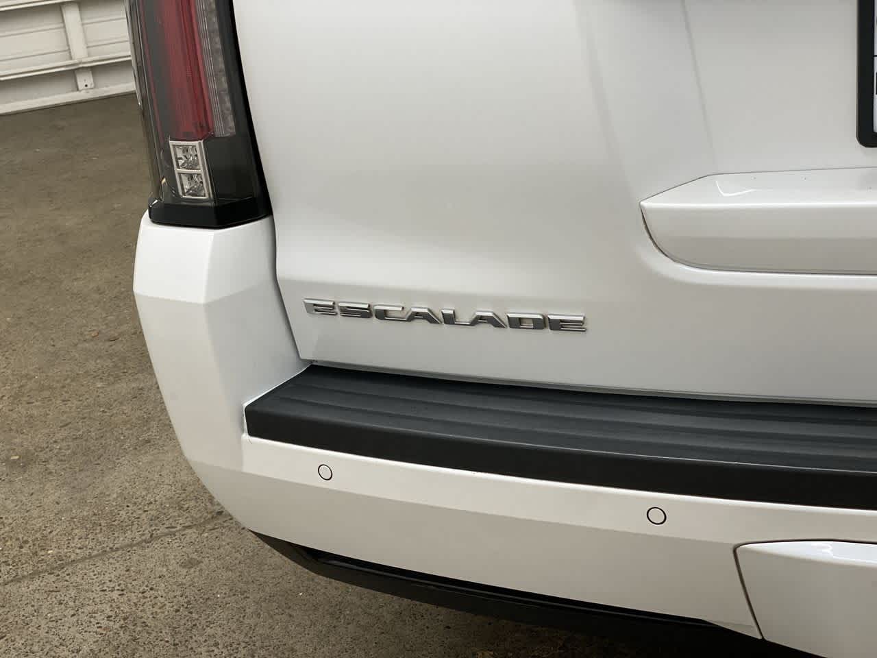 Thumbnail: 2016 Cadillac Escalade - 10