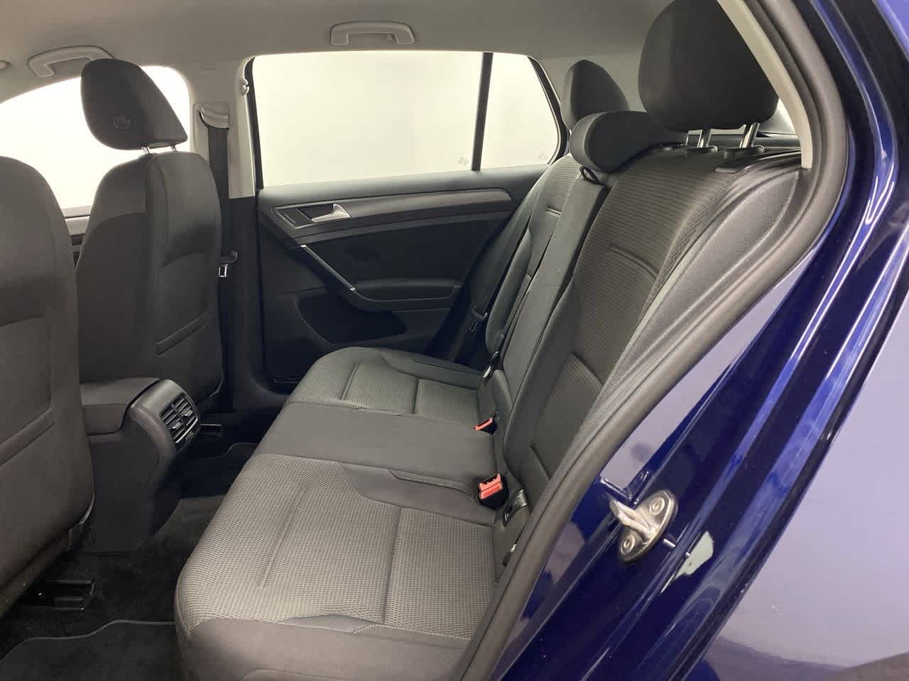 Thumbnail: 2019 Volkswagen e-Golf - 17