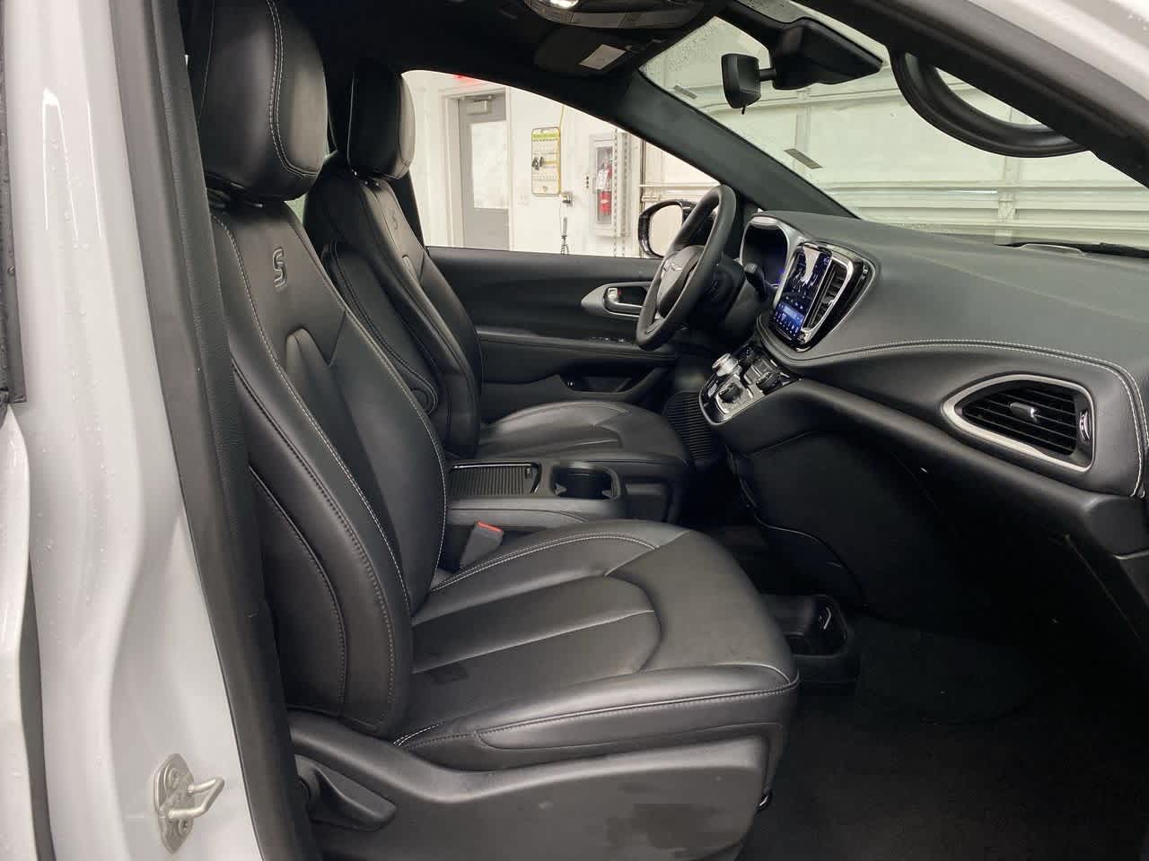 Thumbnail: 2024 Chrysler Pacifica - 19