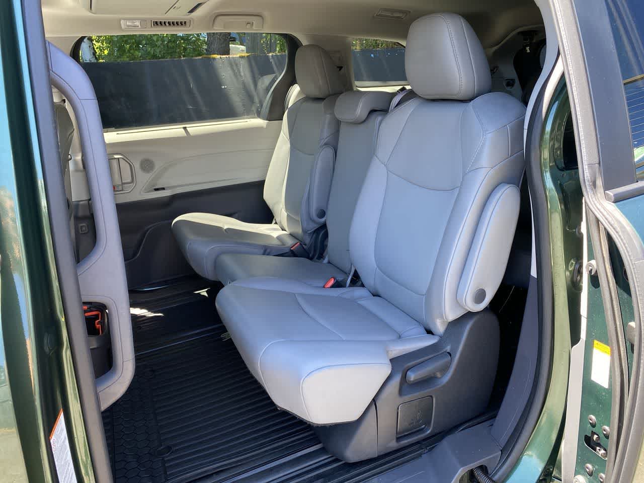 Thumbnail: 2022 Toyota Sienna - 17