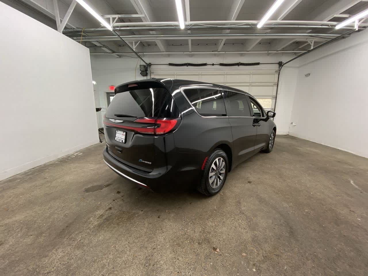 Thumbnail: 2024 Chrysler Pacifica - 6
