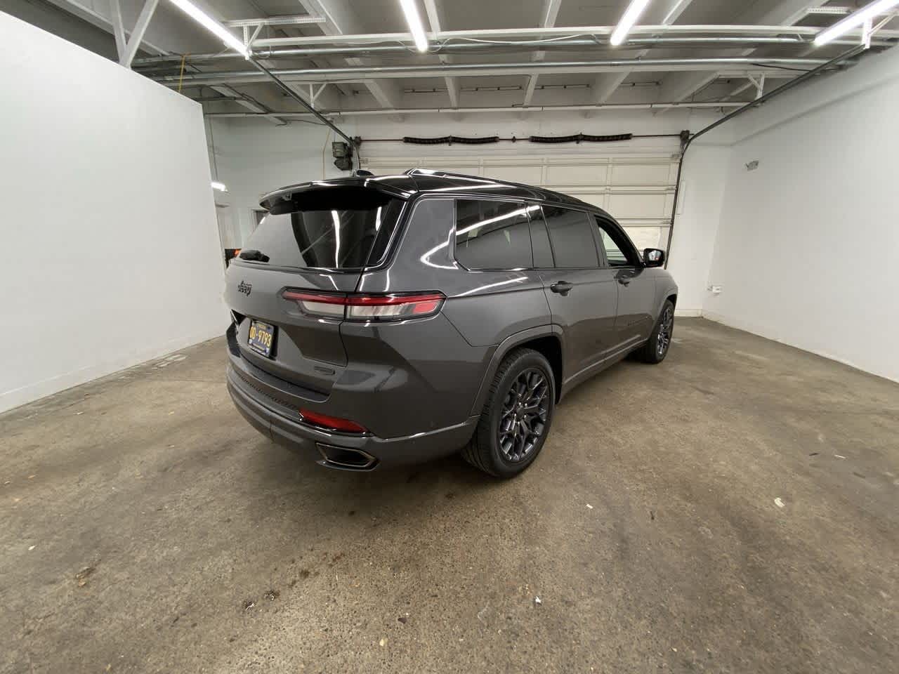 Thumbnail: 2023 Jeep Grand Cherokee - 6