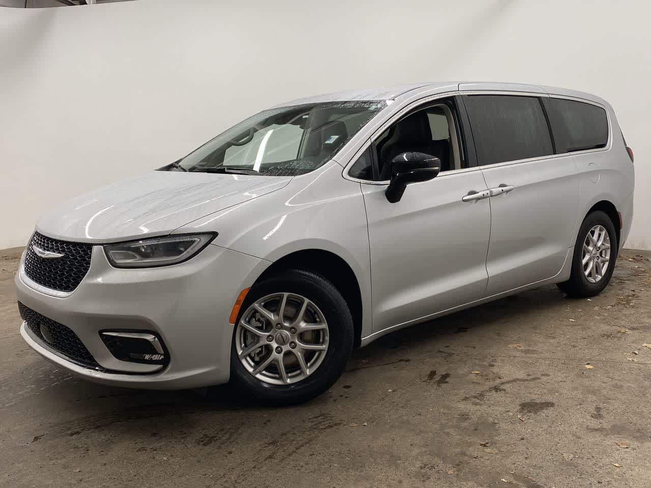 Thumbnail: 2024 Chrysler Pacifica - 1
