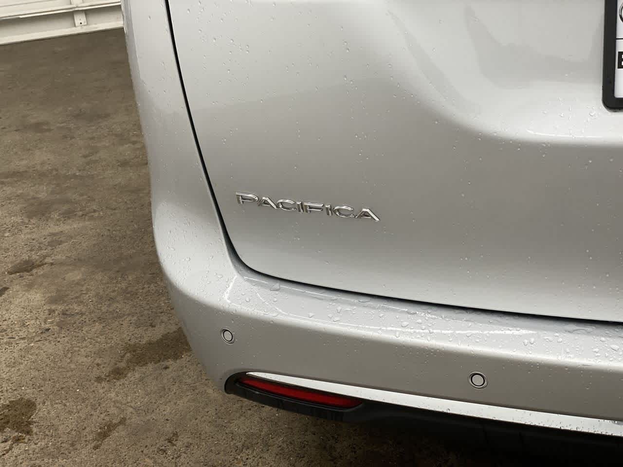 Thumbnail: 2024 Chrysler Pacifica - 10