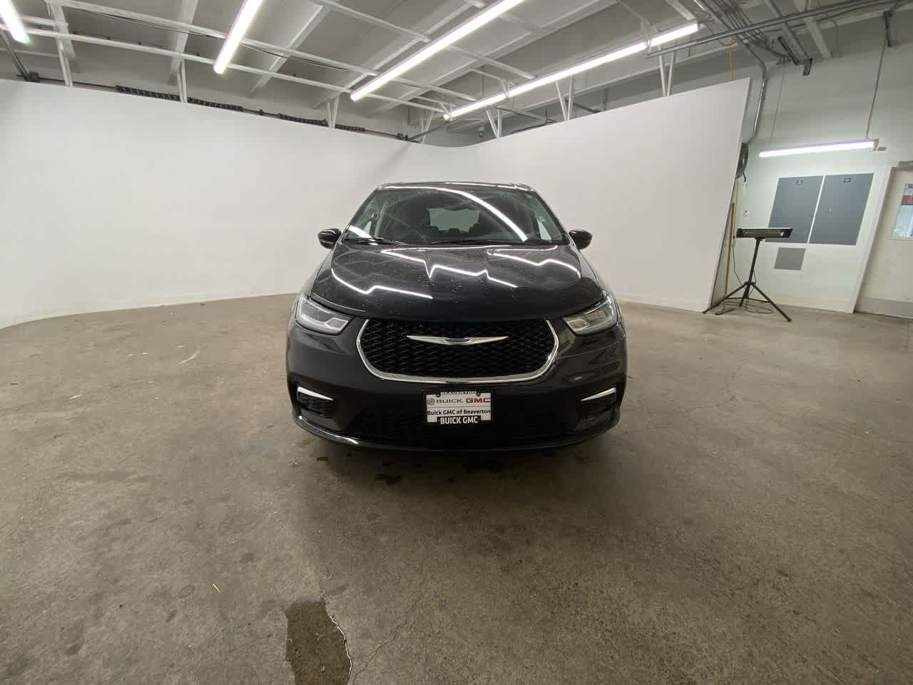 Thumbnail: 2024 Chrysler Pacifica - 9
