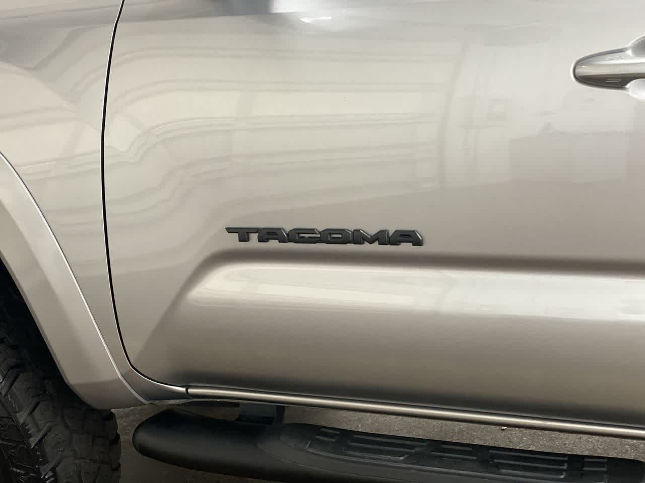 Thumbnail: 2020 Toyota Tacoma - 10