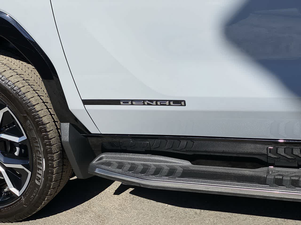 Thumbnail: 2025 GMC Sierra EV - 10