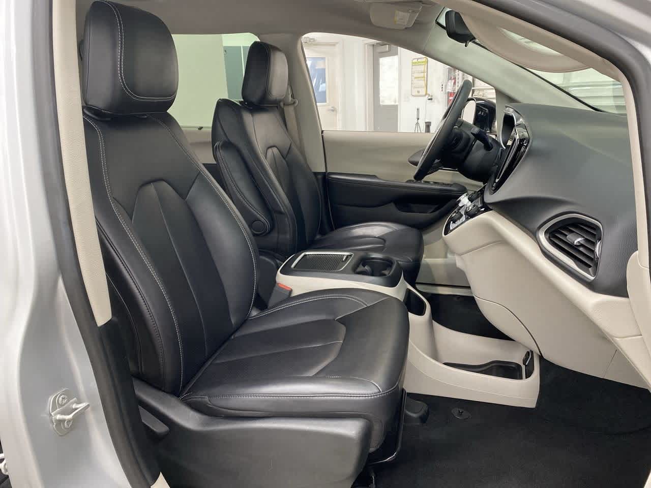 Thumbnail: 2024 Chrysler Pacifica - 20