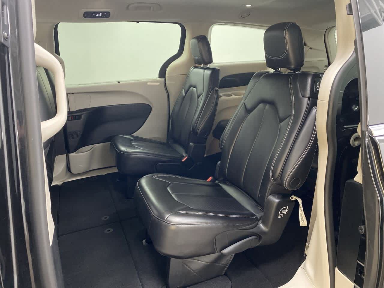 Thumbnail: 2023 Chrysler Pacifica - 16