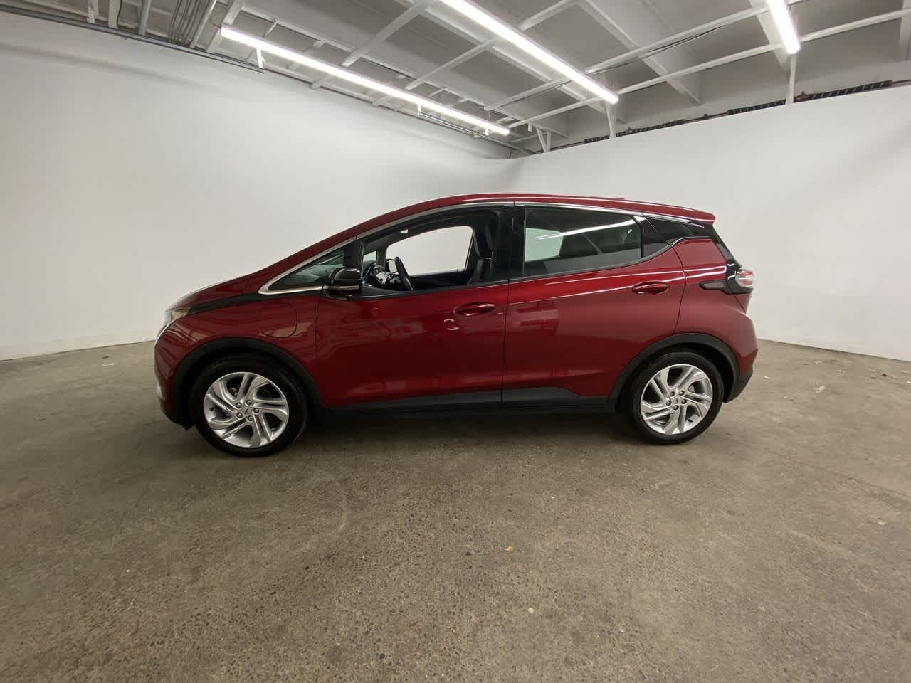 Thumbnail: 2022 Chevrolet Bolt EV - 3