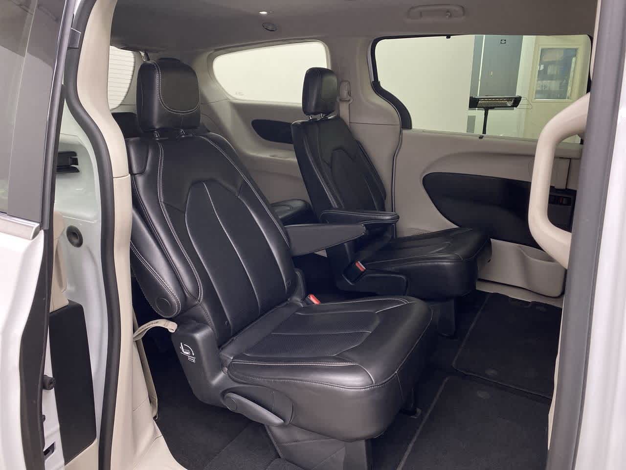 Thumbnail: 2023 Chrysler Pacifica - 16