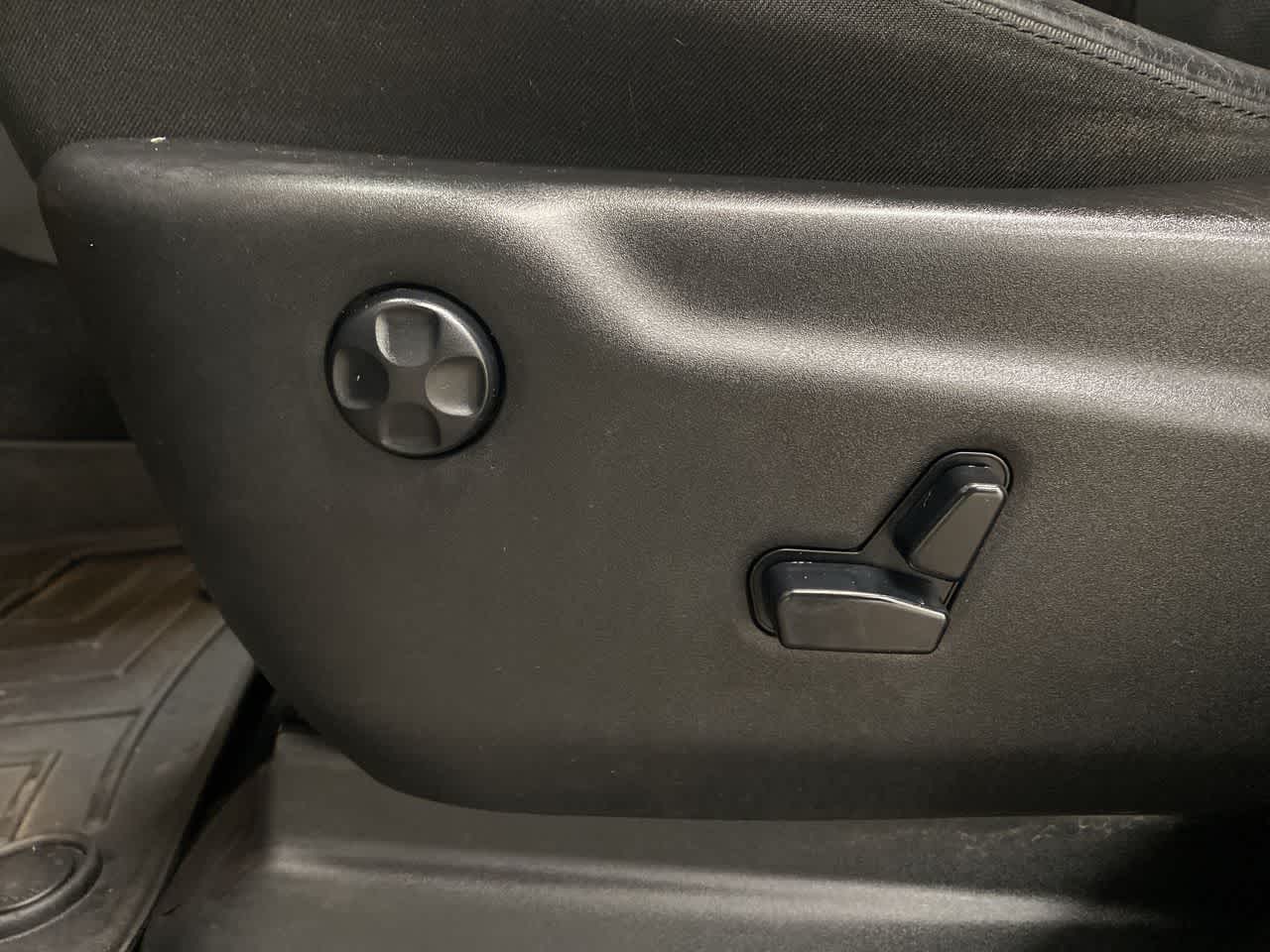 Thumbnail: 2019 Jeep Grand Cherokee - 14