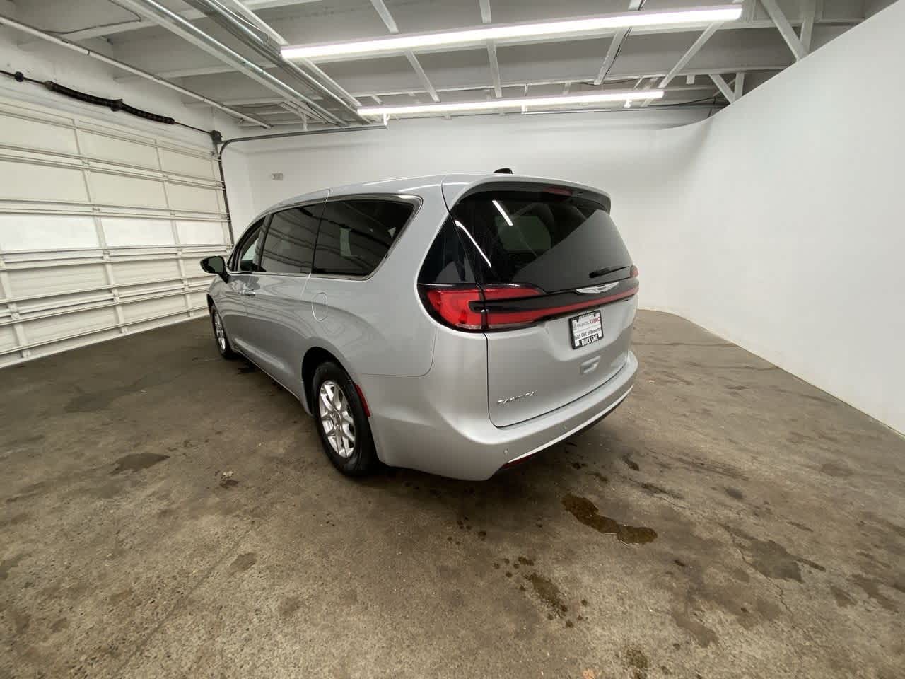 Thumbnail: 2024 Chrysler Pacifica - 4