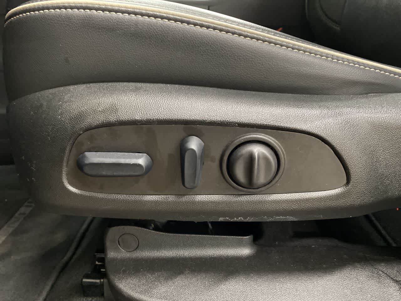 Thumbnail: 2022 GMC Acadia - 14