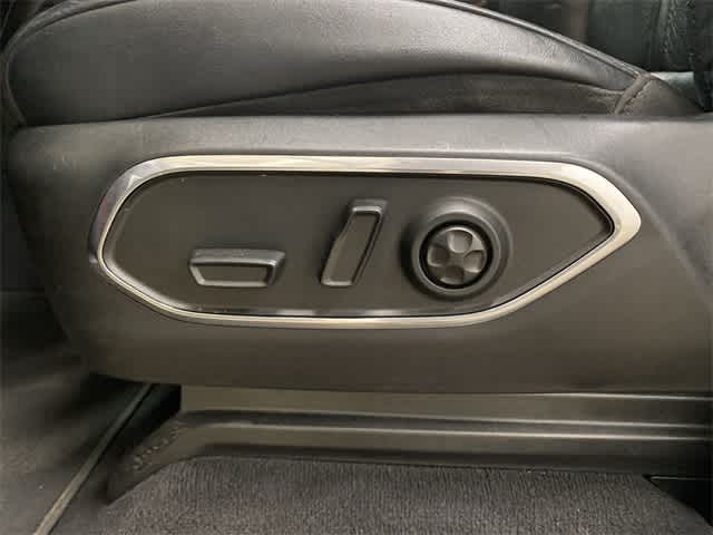 Thumbnail: 2022 Jeep Wagoneer - 15