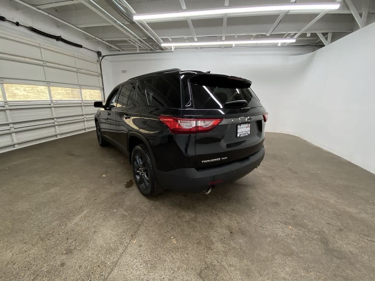 Thumbnail: 2020 Chevrolet Traverse - 4