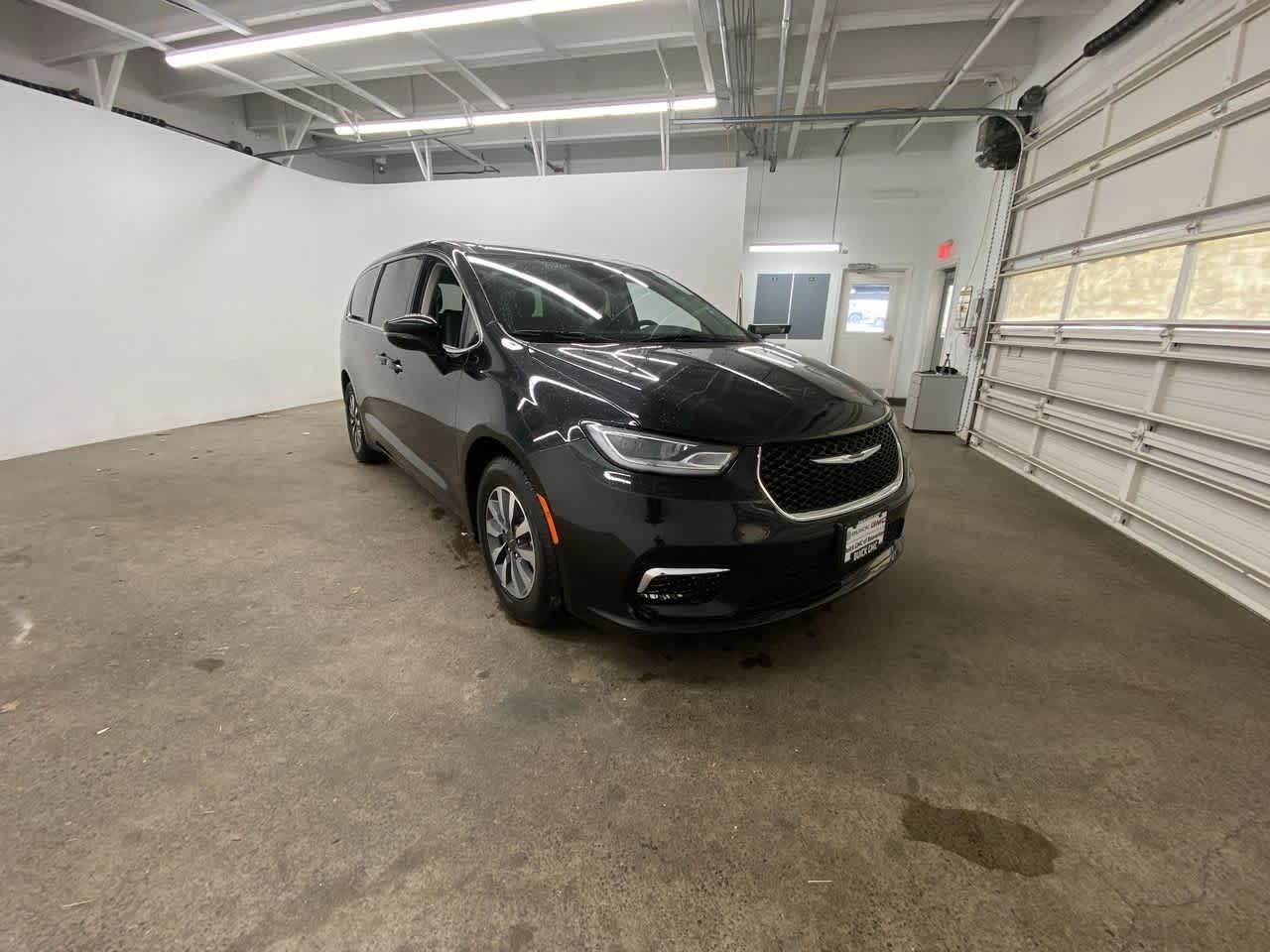 Thumbnail: 2024 Chrysler Pacifica - 8