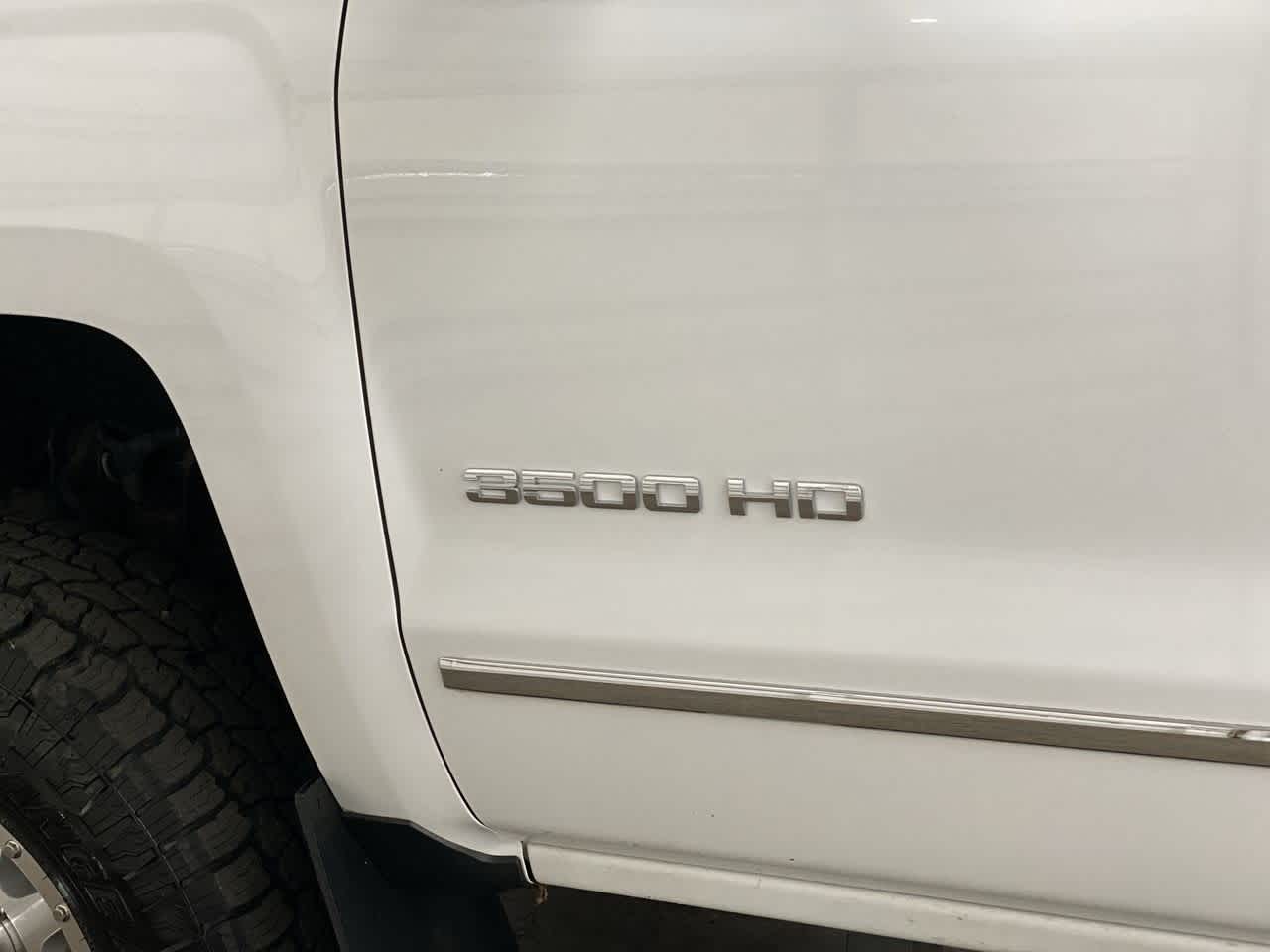 Thumbnail: 2016 Chevrolet Silverado 3500 - 11