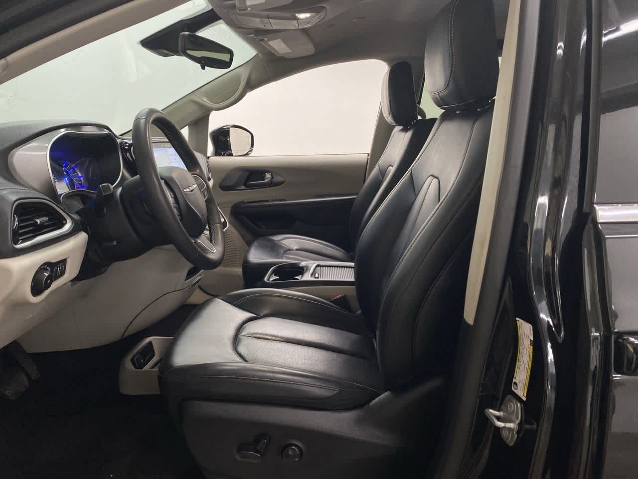 Thumbnail: 2024 Chrysler Pacifica - 15