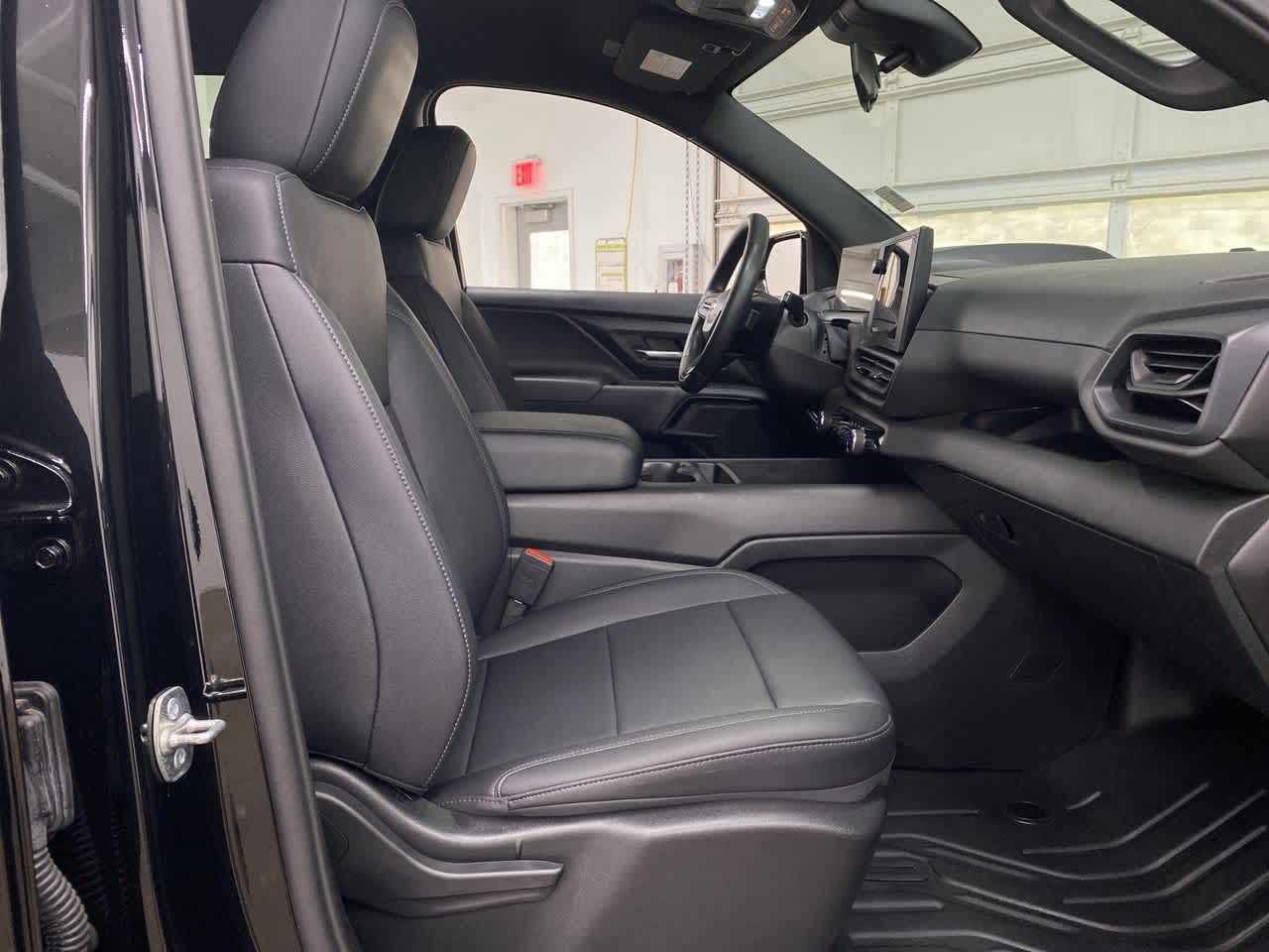 Thumbnail: 2024 Chevrolet Silverado EV - 18