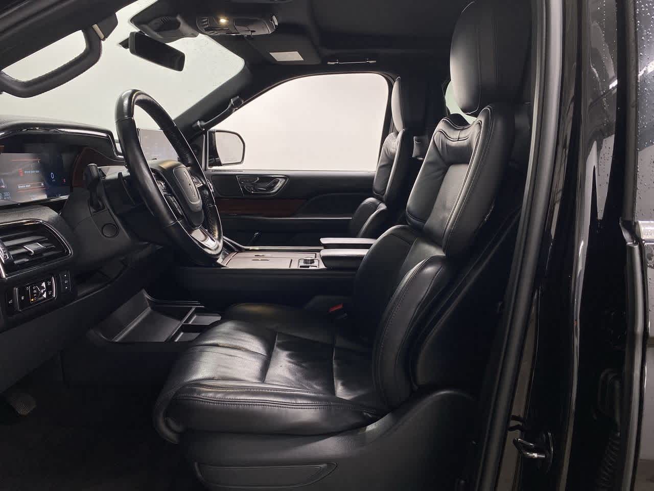 Thumbnail: 2023 Lincoln Navigator L - 13